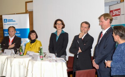 Andreas Fill, Stadtbaudirektorin Brigitte Jilka, Dr.in Verena Margreiter, P. Dr. Christian Marte SJ, Mag. Christian Hennefeind und Karin Bauer am 08.10.2015 während der ÖPWZ (Österreichisches Produktivitäts- und Wirtschaftlichkeits-Zentrum) Tagung im Hotel Castellani, Salzburg, Österreich - © ERNST WUKITS -